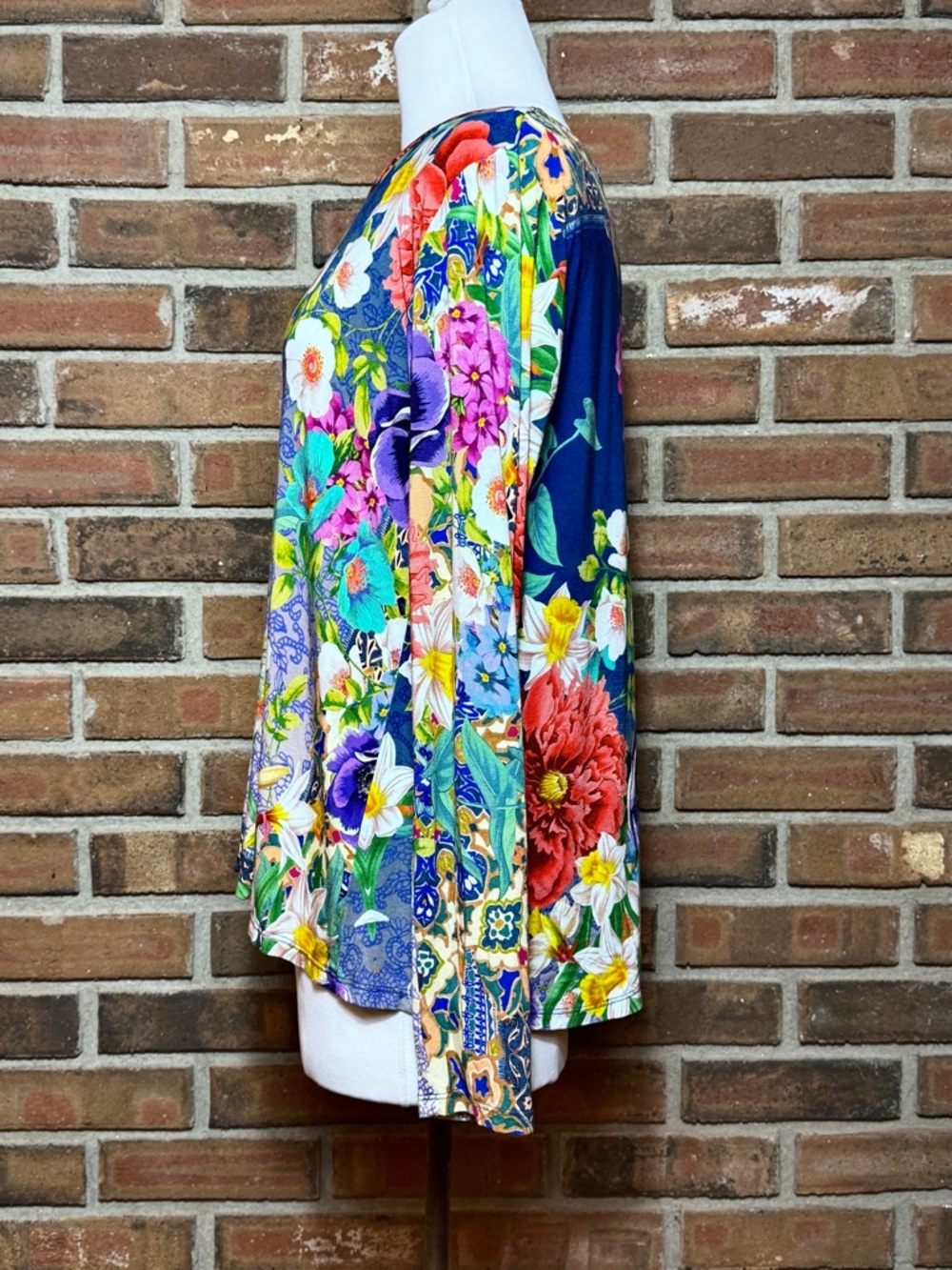 Johnny Was Janie Favorite Floral Hummingbird Print Knit Jersey Shirt Small - Picture 2 of 5